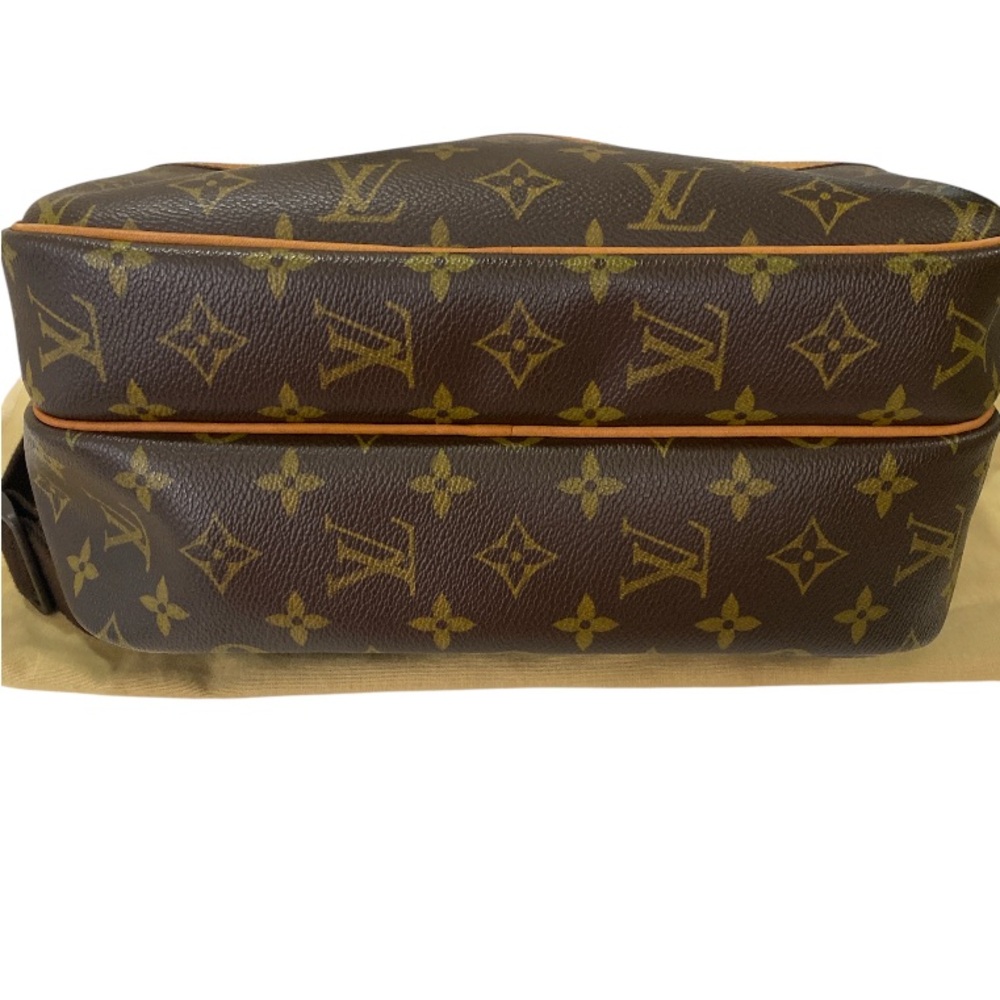 Louis Vuitton Monogram Reporter PM Bag - Picture 6 of 14